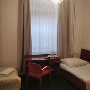 Pokój z dwoma pojedynczymi łóżkami